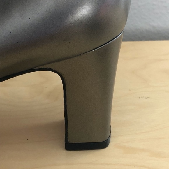 Vintage SALVADOR FERRGAMO Square Toe Pumps - Picture 10 of 10